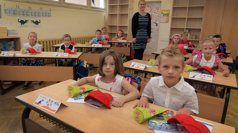 Lehrerin Charlotte May hat die Schulanfänger der Klasse 1b in Döbeln Ost am Sonnabend vertretungsweise empfangen.