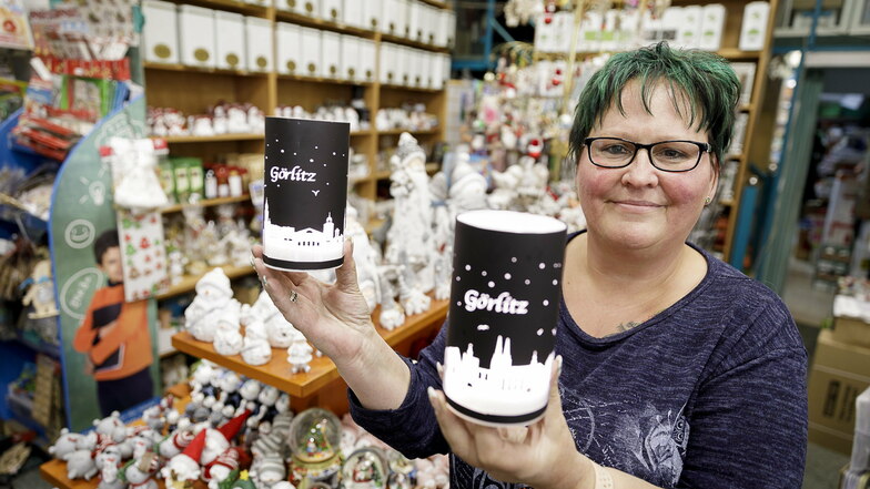 Kerstin Kraunus in ihrem Geschäft: Hier verkauft sie nun die Görlitz-Lampen.