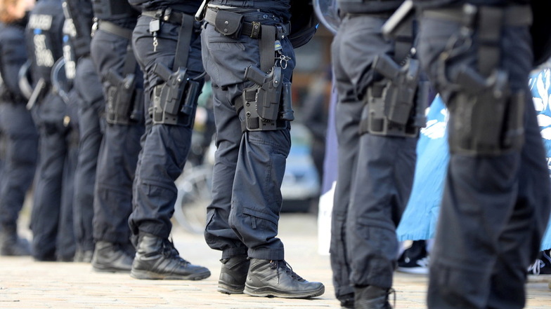 Die Generalstaatsanwaltschaft Dresden ermittelt gegen 25 Beamte des MEK Leipzig und eine Polizeiärztin.