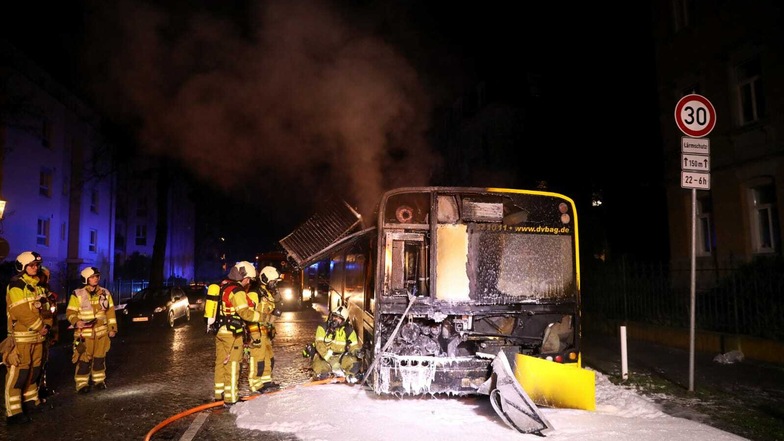 In Striesen ist am Montagabend ein Linienbus in Brand geraten.