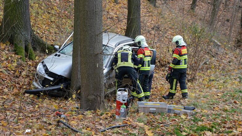 Schwerer Unfall mit Verletzten auf der B99 bei Hirschfelde