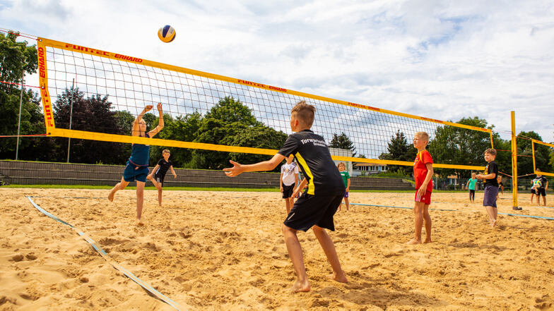 Die Beachvolleyball-Anlage an der Straße des Friedens war diese Woche einer der Schauplätze der ersten Hoyerswerdaer Feriensportwoche.