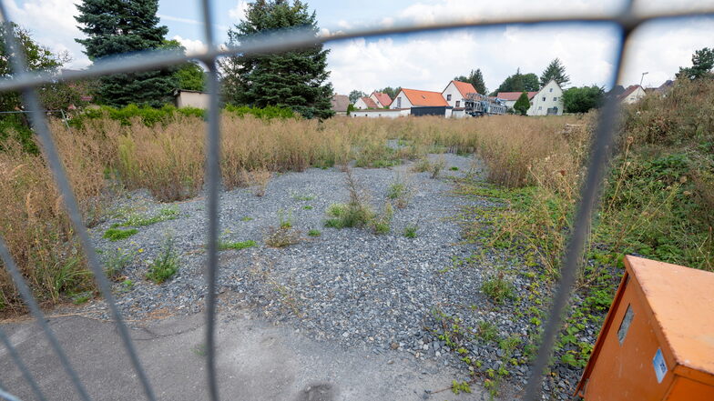 Acht Reihenhäuser sollen auf der jetzigen Freifläche an der Kamenzer Straße/Ecke Welxander Straße in Thiendorf entstehen.