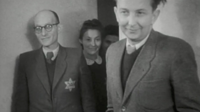 Alfred Roßner (r.) um 1941 mit seinem Buchhalter Josef Sapir und der Angestellten Laja Jachimowicz.