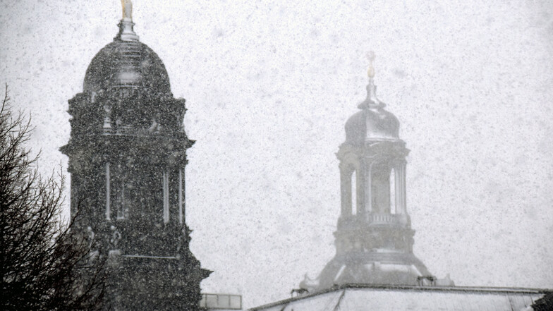 Auch am Nachmittag schneite es in Dresden. 