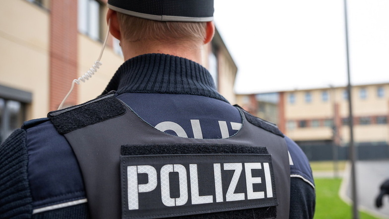 Die Polizei sucht Zeugen zu einem Unfall mit Fahrerflucht am Mittwochabend an der A4-Anschlussstelle Bautzen-Ost.