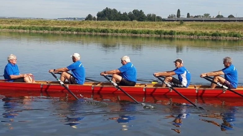 Zweimal pro Woche geht es für die Olympiasieger von 1968 und 1972 noch zum Rudern auf die Elbe.