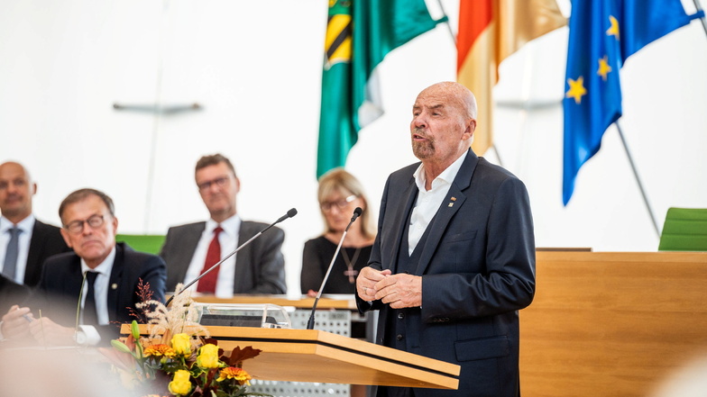 Heinz Eggert fordert im Sächsischen Landtag in seiner Festrede zum Tag der Deutschen Einheit zu mehr Engagement der Bürger auf.