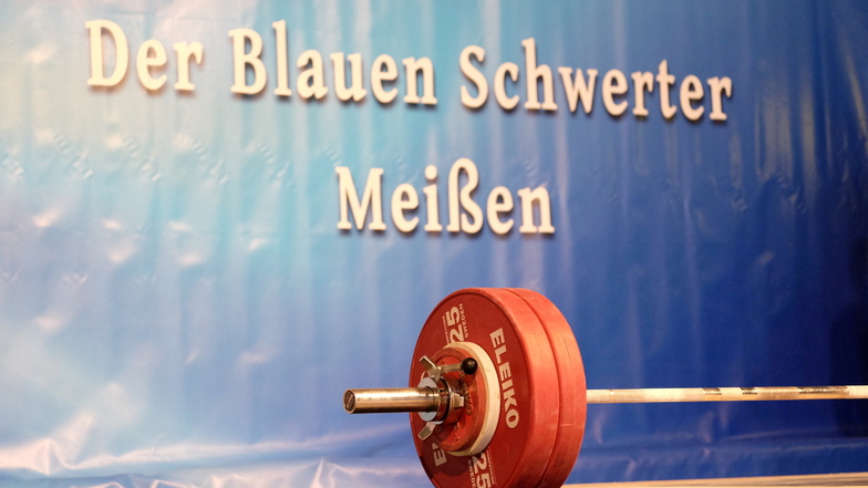 Die Gewichtheberbühne in der Meißner Halle Am Heiligen Grund bleibt am 12. Juni leer.