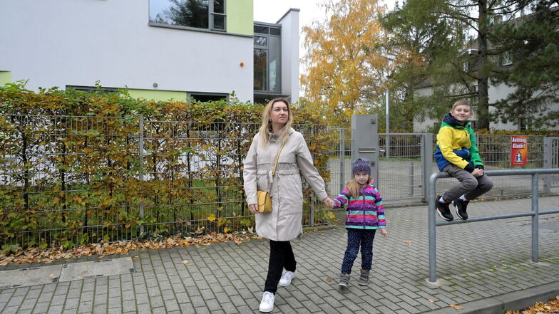 Dresden-Bühlau statt Kiew: Viktoria Martsenko mit ihren Kindern Diana und Jan.