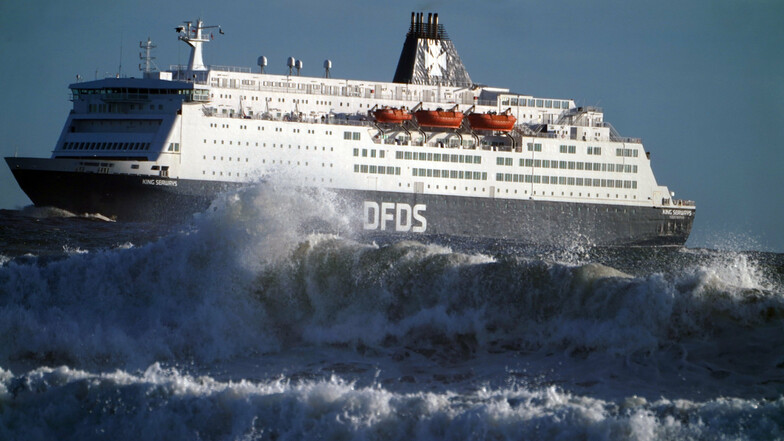 Ein DFDS-Schiff in der Nordsee: Notfalls sollen Fähren wichtige Güter nach Großbritannien bringen.