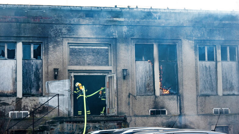 Die Feuerwehr löschte am 6. Februar ein Feuer im Speisesaal des ehemaligen VEB „Rotes Banner“.