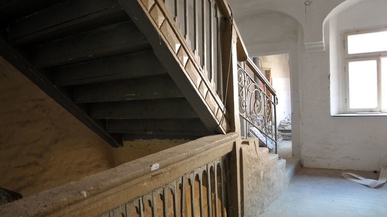 Neben alten Holztreppen zählt der Innenhof mit seinen toskanischen Säulen zu den Besonderheiten des Gebäudes.
