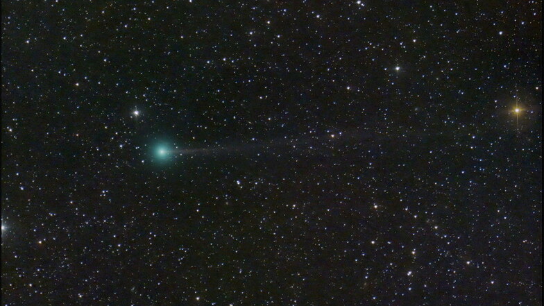 Das Bild zeigt den Kometen C/2023 (grün), auch "Nishimura" genannt.
