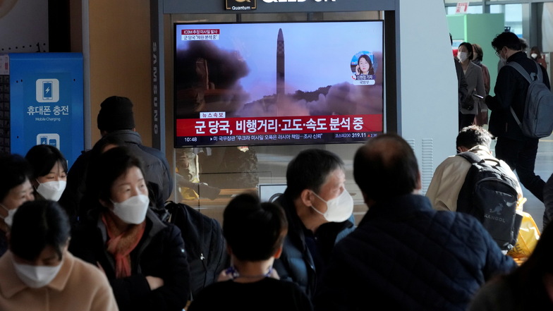 Nordkorea feuert Rakete ab - Dringlichkeitssitzung bei Apec-Gipfel
