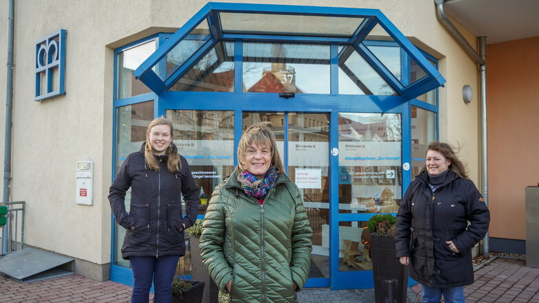 Anna-Maria Harnisch, Manuela Lehmann und Kathrin Jordan (von links) haben in den vergangenen Wochen im Altenpflegeheim "Zur Heimat" in Bischofswerda ausgeholfen.
