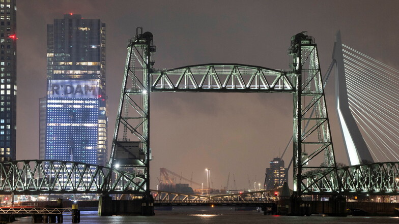 Historische Brücke wird nicht für Bezos-Yacht abgebaut