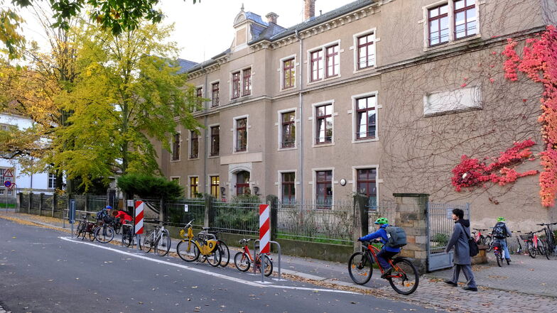 Sichere Schulwege und Elterntaxis: Erste Ergebnisse beim Verkehrsversuch in Dresden