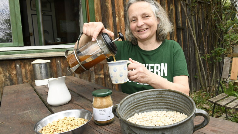 Milana Müller von der Tharandter Johannishöhe hat Kaffee aus Lupinen-Samen kreiert.