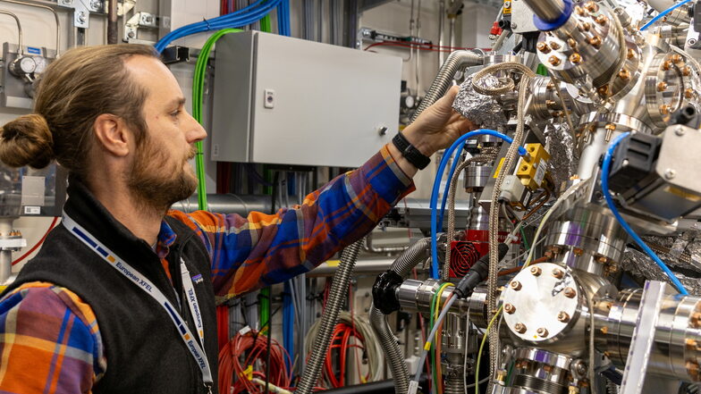 Friedrich Roth von der TU Bergakademie Freiberg forscht an der SXP-Experimentierstation.