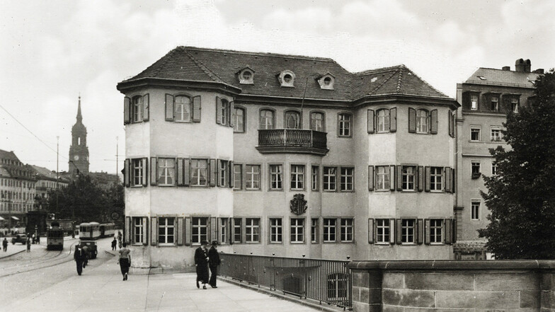 Die alte Postkarte zeigt das Narrenhäusel um 1935.