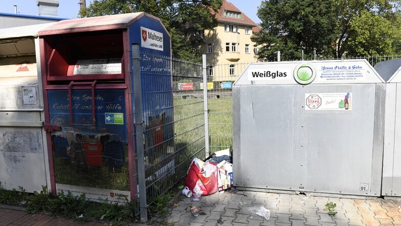 An den Glascontainern Goetheplatz wird immer wieder Unrat abgeladen.