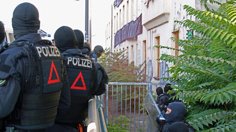 Polizei räumt besetztes Haus im Leipziger Osten