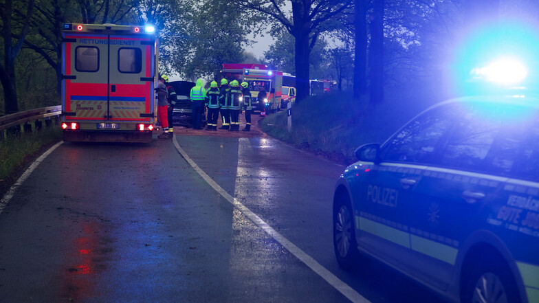 Eine Ölspur war die Ursache für zwei Unfälle zwischen Berbisdorf und Radeburg.