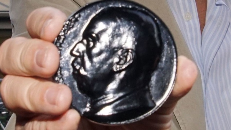 Besonderes Erinnerungsstück: eine Medaille mit dem Kopf von Ex-Fabrikbesitzer Niethammer.