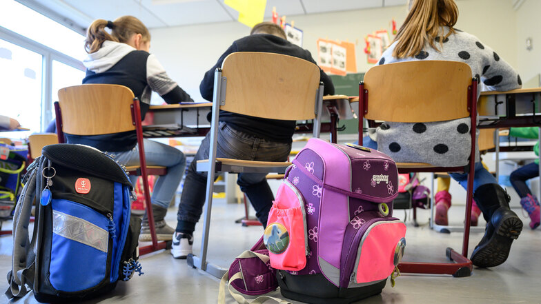 Mehrere Kinder an der Dresdner Jencke-Schule sind mit der Deutschen Gebärdensprache aufgewachsen. Unterrichtet werden sie trotzdem in der Lautsprache.