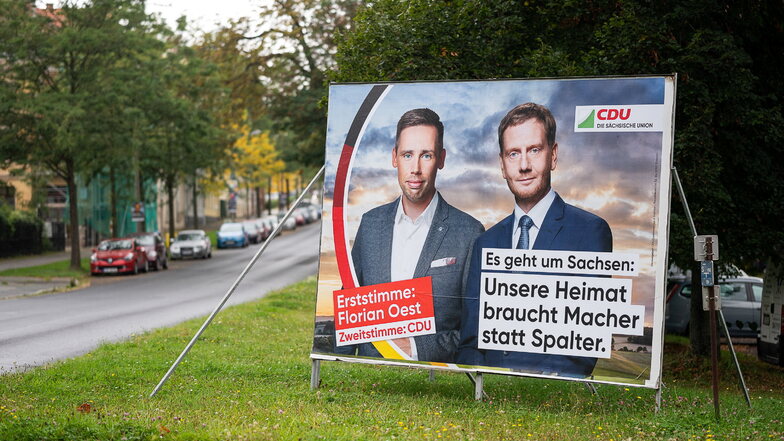 Florian Oest, der CDU-Kandidat des Landkreises Görlitz, wirbt auf großen Plakaten dafür, ihm die Erststimme zu geben.