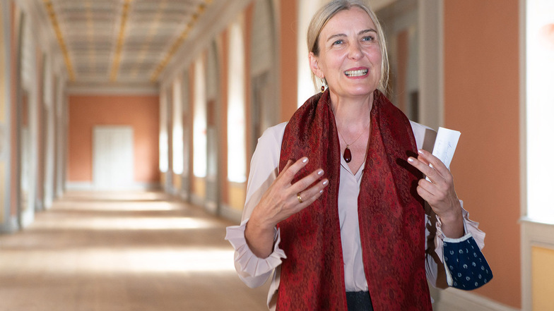 Die Chefin der Staatlichen Kunstsammlungen, Marion Ackermann, freut sich über den wunderschönen Raum.