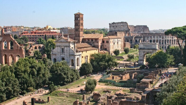 Auf dem Gelände des Forum Romanum bewundern Tausende Touristen die Überreste antiker Prachtbauten. Zugleich dauern die Forschungen dort an.