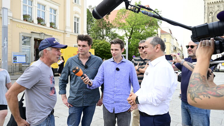 Ein Team der ZDF-Heute-Show mit Lutz van der Horst und Fabian Köster war am Freitag in Görlitz unterwegs.