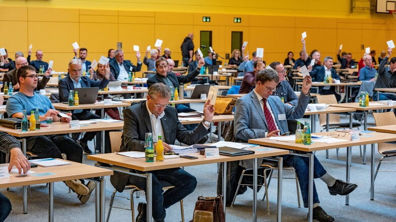 Der Kreistag Mittelsachsen hat 98 Sitze. 530 Frauen und Männer wollen Nachfolger der derzeitigen Kreisräte oder wiedergewählt werden.