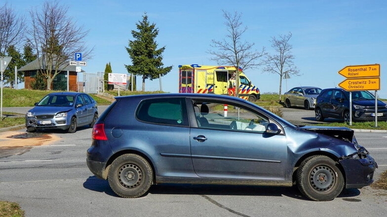 Bei einem Unfall am Ortseingang von Panschwitz-Kuckau wurden zwei Personen verletzt.