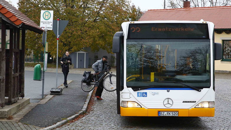 Bisher fuhr der Bus nur zwischen Königsbrück und Ottendorf. Seit Mittwoch fährt er wieder bis Dresden-Klotzsche.