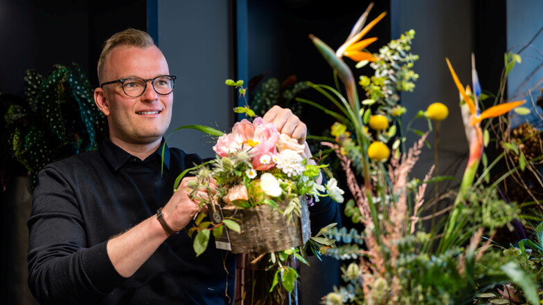 Wie Kunstwerke werden die Blumenarrangements in der Floralen Manufaktur in Cunewalde ausgestellt. Heiko Steudtner holt sich Ideen dazu bei seiner Meisterausbildung in der Schweiz.