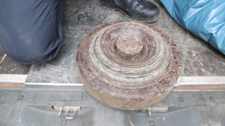 Die Panzermine, die am Dienstag in Pirna gefunden wurde.