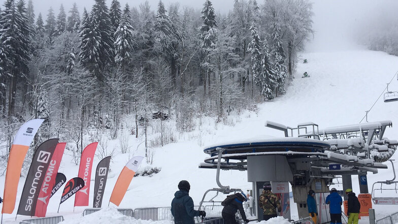 Auf dem Jeschken bei Liberec in Tschechien ist schon Schluss mit dem Skifahren. Die Bilanz fällt durchwachsen aus.