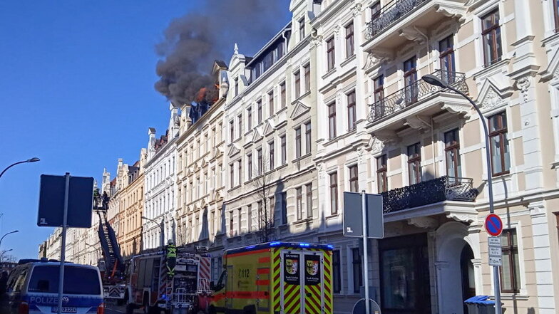 Dieses Bild bot sich den Feuerwehrleuten, als sie am Dienstagvormittag gegen halb elf auf der Brautwiesenstraße eintrafen.