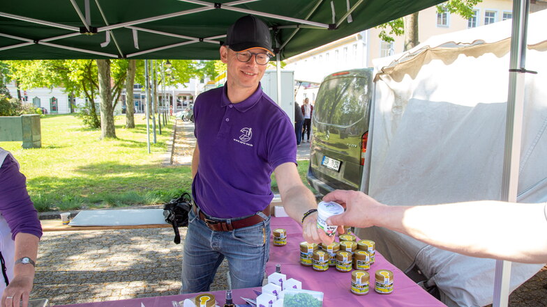 Andreas Graf, Vorsitzender der Agrargenossenschaft See, wird das Lavendeleis, aber auch Honig, auch beim kommenden Naschmarkt am Sonnabend verkaufen.