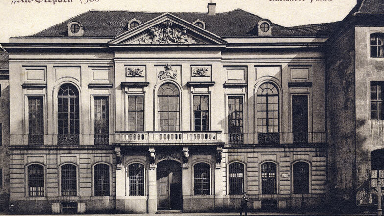 In der Chirurgisch-Medicinische Akademie im Kurländer Palais wurden Militär- und Wundärzte sowie Hebammen ausgebildet. Die Hebammenanstalt leitete Carl Gustav Carus.