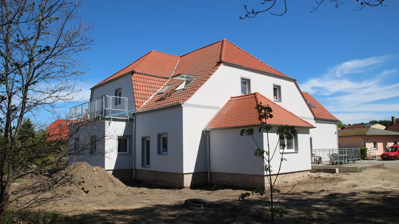 Der ehemalige Kindergarten an der Kamenzer Straße in Schwepnitz wird jetzt zu einem Seniorensitz umgestaltet. Das Therapie- und Pflegezentrum Westlausitz macht es möglich.