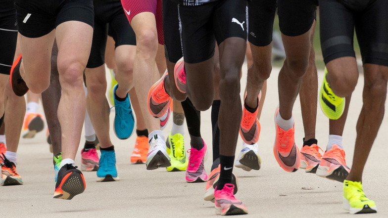 Die Schuhe der Läufer des Dresdner Citylaufs Mitte März. Damals wurden einige Bestzeiten aufgestellt.