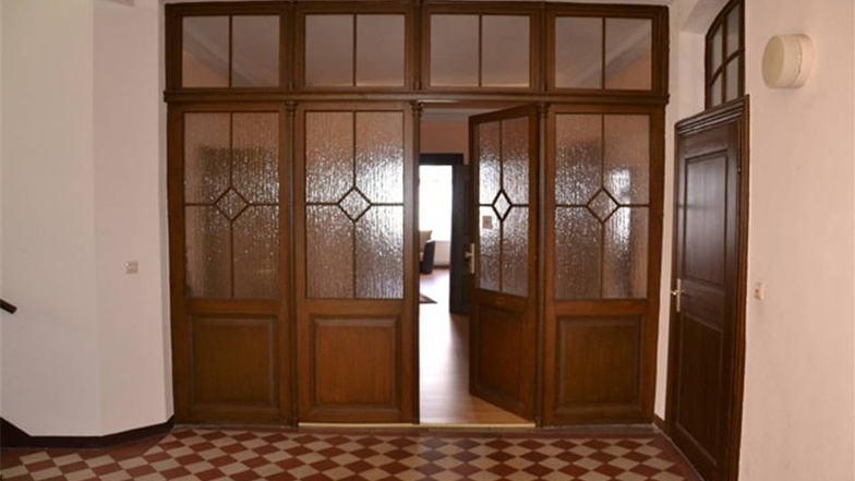Hinter verglasten Holztüren beginnt das Görlitzer Wohnvergnügen.