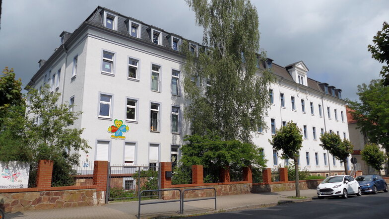 Ein 28-Jähriger soll vor der Kunzemannschule in Döbeln Kinder gefilmt haben.