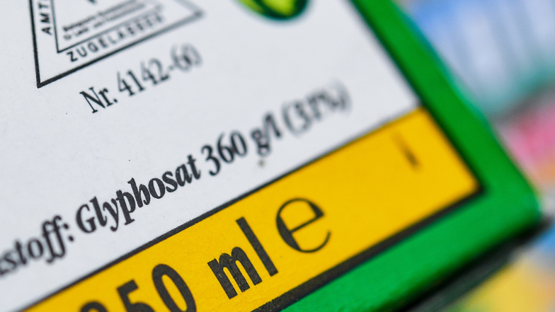 Glyphosat ist ein höchst umstrittenes Unkrautvernichtungsmittel, dessen Zulassungsfrist ursprünglich Ende 2023 enden sollte. Doch die EU-Kommission wird die Frist verlängern.