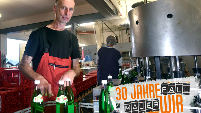 Hier steht der Chef selbst am Fließband: Seit Jahrzehnten produziert Peter Zabel in Hainewalde die Menschel-Limo.