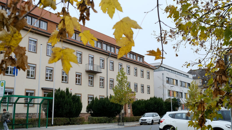 Der alte Landrats-Sitz in der Meißner Loosestraße: Hier soll (anstelle eines Großprojektes in der Brauhausstraße) für 10 Millionen Euro ein neuer Anbau entstehen.